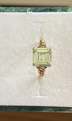ANTIQUE 10K YELLOW GOLD URANIUM LIME GREEN SPINEL GEMSTONE RING size 6 ~ 1.7 g