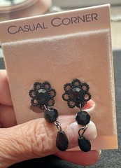 Vintage Casual Corner clip On earrings Black Dangle