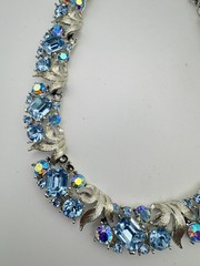 Vintage Lisner Necklace Blue Aurora Borealis AB Rhinestone Leaf Choker READ