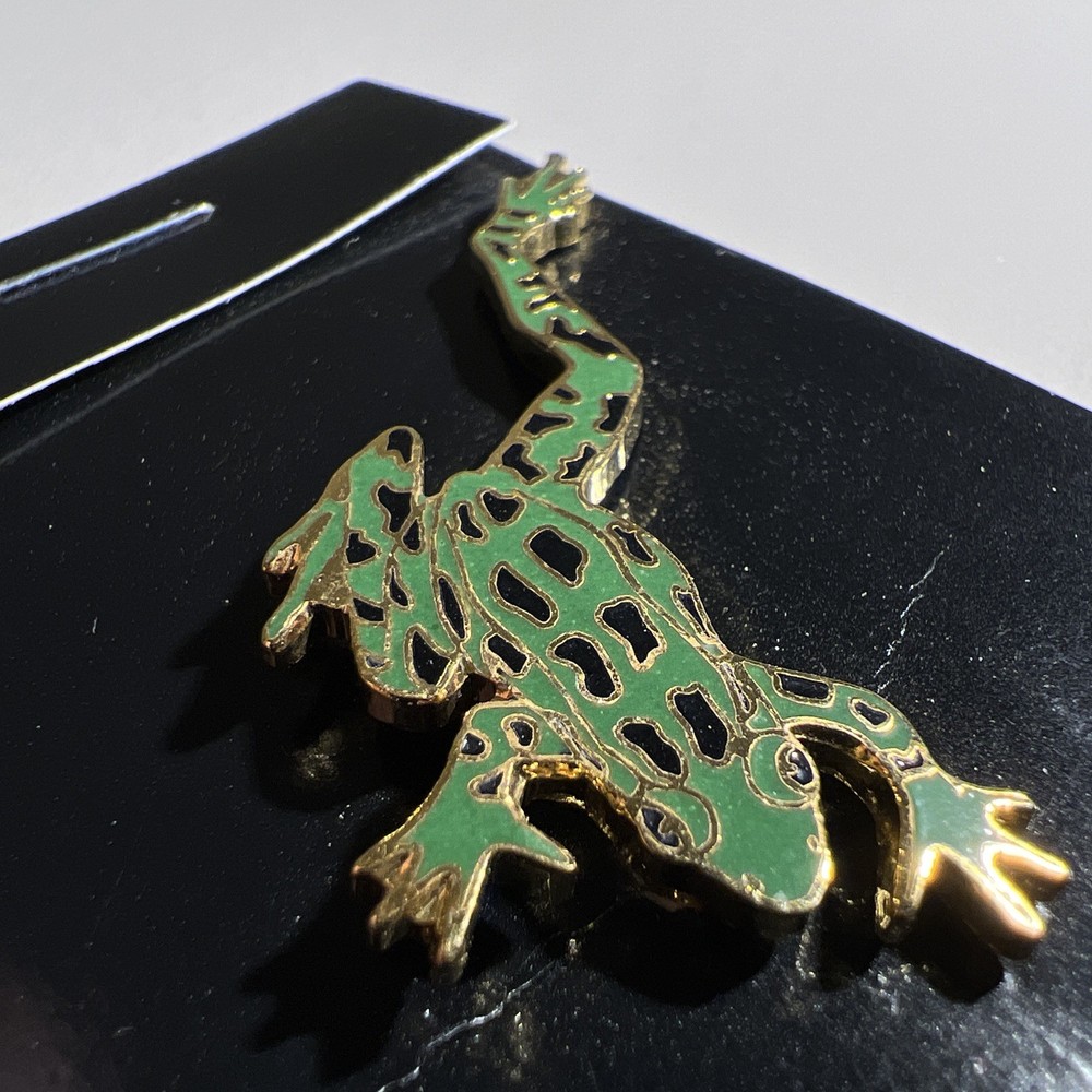 WM Spear Design Leopard Frog Pin Green Gold Black Enamel Brooch Pin, vtg 1980’s