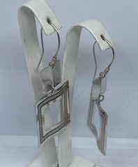 Vintage beautiful earrings Silver 925 Ukraine. Women’s jewelry. Weight 3.51 g.