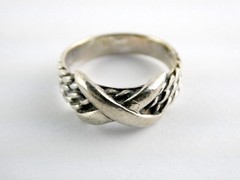 Vintage CW Marsala Silver Plated Metal Criss Cross Design Band Ring Size 8 4.8g