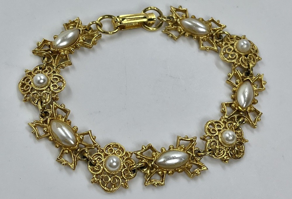 Florenza Vintage 7” Signed Faux Pearls Goldtone Ornate Bracelet (1407)