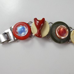 Vintage SARAH COVENTRY Lucite Disc Button Bracelet Large Round Links Silver Tone