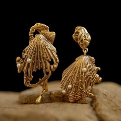 Vintage Gold Shell Pearl stud Earrings