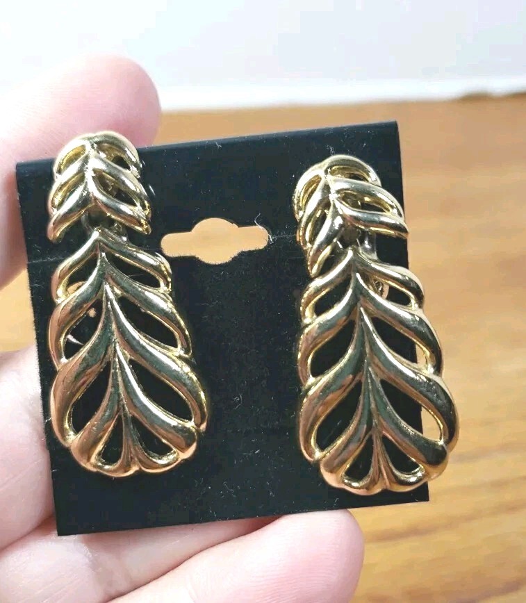 Vintage Trifari Earrings TM Drop Gold Tone Filigree Hinged Clip-on Signed Twice