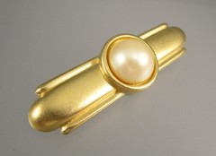 Vtg MONET Brushed Matte Gold tone Metal Faux Pearl Art Deco Style Brooch Pin 843