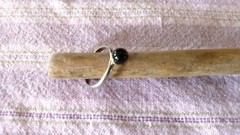 Vintage RING Gold tone metal black onyx gemstone 5mm round solitaire sz 5.5