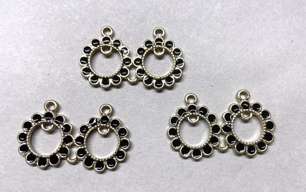 23x Vtg. Enamel Charm -Small Double Round Hoop charm shape-Black enamel-5 rings