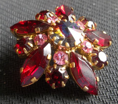 Vintage Austria Red & Pink Rhinestone Brooch 1.5″ Floral Cluster Gold‑Tone