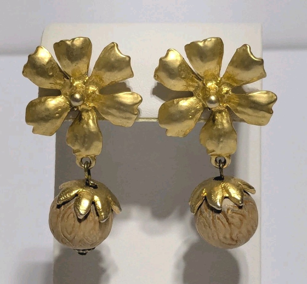 Vintage Gold Tone Flower & Wood Bead Stud Dangle Earrings 2″. BOHO. 70’s.