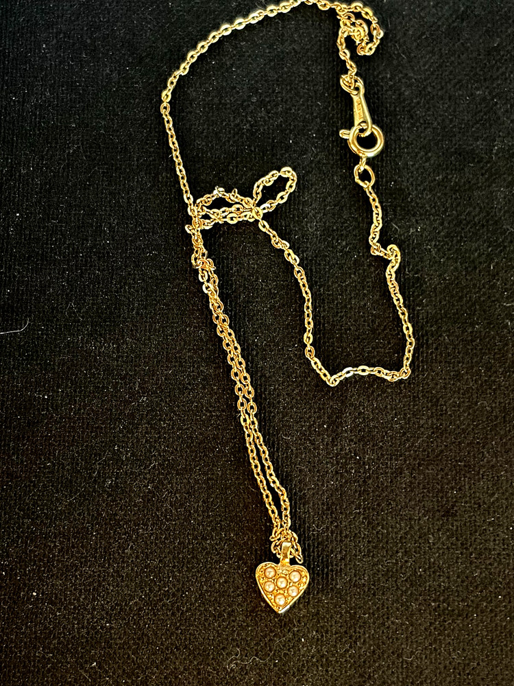 vintage Avon faux pearl Heart Pendant necklace, gold tone (17 inch)