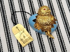 Vintage Brooch, “Easter Chick” Gold Tone (Blue) – Crown TRIFARI (c. 1955-1969)