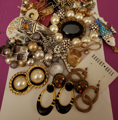 Vintage/Now Jewelry Lot Resell Craft Repair Mostly Wearable Many Signed 4.15 lbs