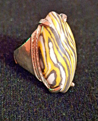 Vtg Boho Silver-tone Ring w Black Yellow & White Lucite Acrylic Stone Size 7.5