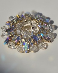 Vintage Aurora Borealis Rhinestone Crystal Wreath Circle Brooch Pin Gold Tone