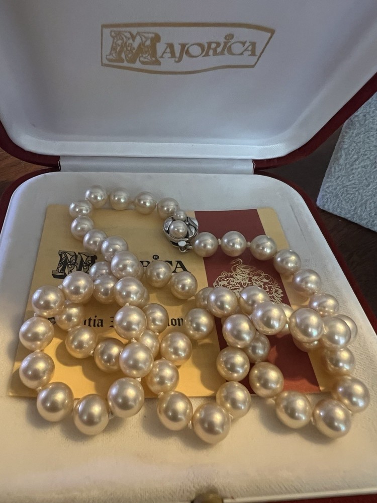 VINTAGE MAJORICA PEARL NECKLACE 24 INCHES 9MM PEARLS IN BOX EXCELLENT CONDITION