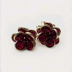 Vtg Flower Clip On Eearings Faceted Red Crystals Rhinestone Layered Gold Tone