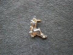 Leaping Babycham Chamois Deer Trademark Vintage Goldtone Bracelet Charm 2.0g