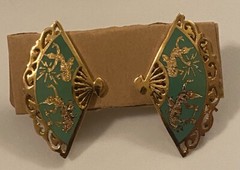 Vtg AMFARCO SIAM Thailand Goddess Gold Tone Green Enamel Fan Screw Back Earrings