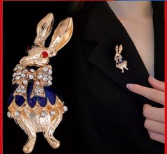 GOLD RHINESTONE ENAMEL BROOCHPIN SET EASTER WHITERABBITBUNNY ALICE IN WONDERLAND