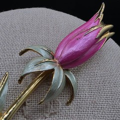 Vintage Park Lane Tulip Brooch Pink Green Enamel Goldtone 3.5 Inches