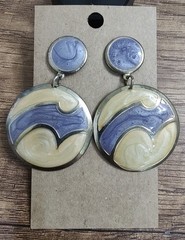 Vtg CREAMY Beige Purple DANGLE SPARKLE ENAMEL GOLD TONE PIERCED EARRINGS J131