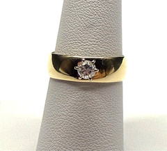 Pre-owned Vintage 14k Band with a 4mm Cubic Zirconia (CZ)