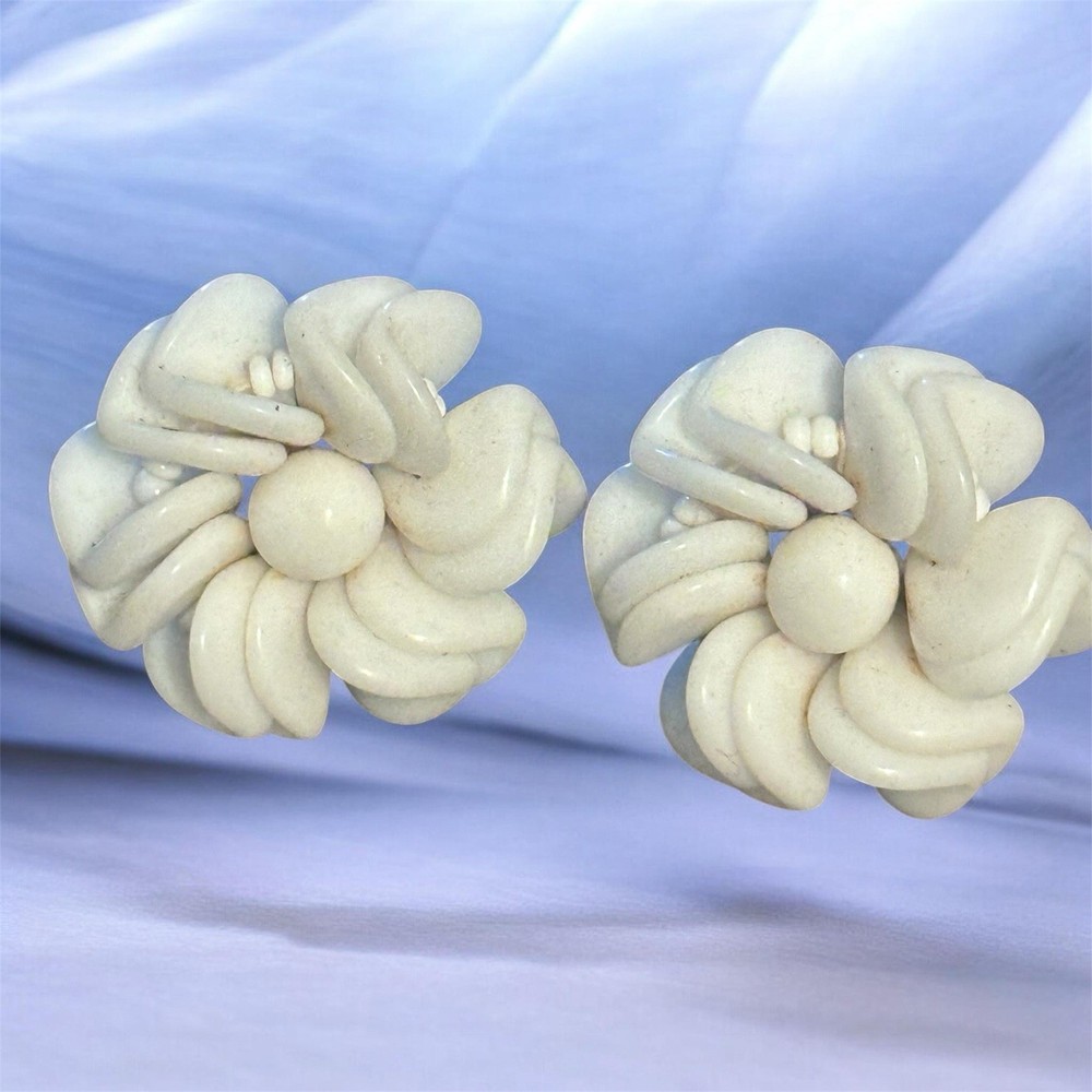 Vintage 1940s 1950s Cluster Flower Screw Back Earrings Floral Jewelry