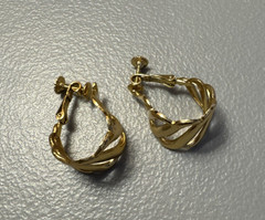 Vintage Vendome Gold-Tone Twisted Screw Back Clip On Earrings