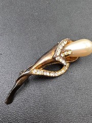 Vintage Faux Pearl&Rhinestone Gold Tone Brooch|Elegant Ribbon Leaf Pin 80s-90s
