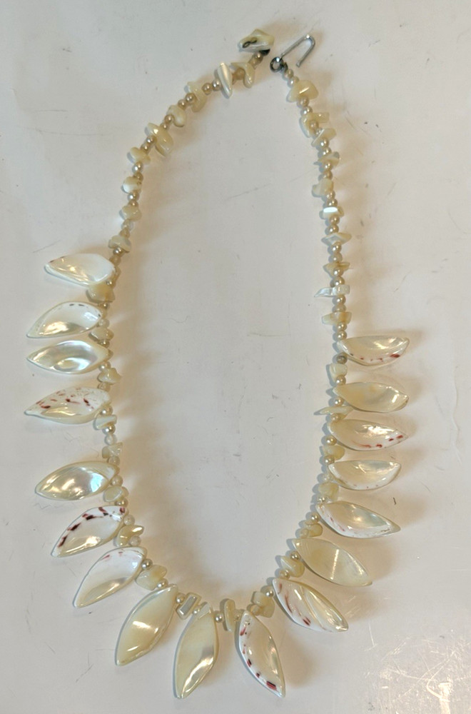 Vintage Japan 1970-80s MOP teardrop bib necklace costume pearls sliver clasp