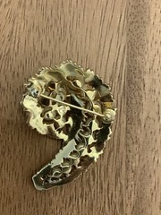 Vintage Crown Trifari Gold Tone Faux Pearl Cluster Rhinestone Leaf Brooch Pin