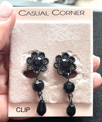 Vintage Casual Corner clip On earrings Black Dangle