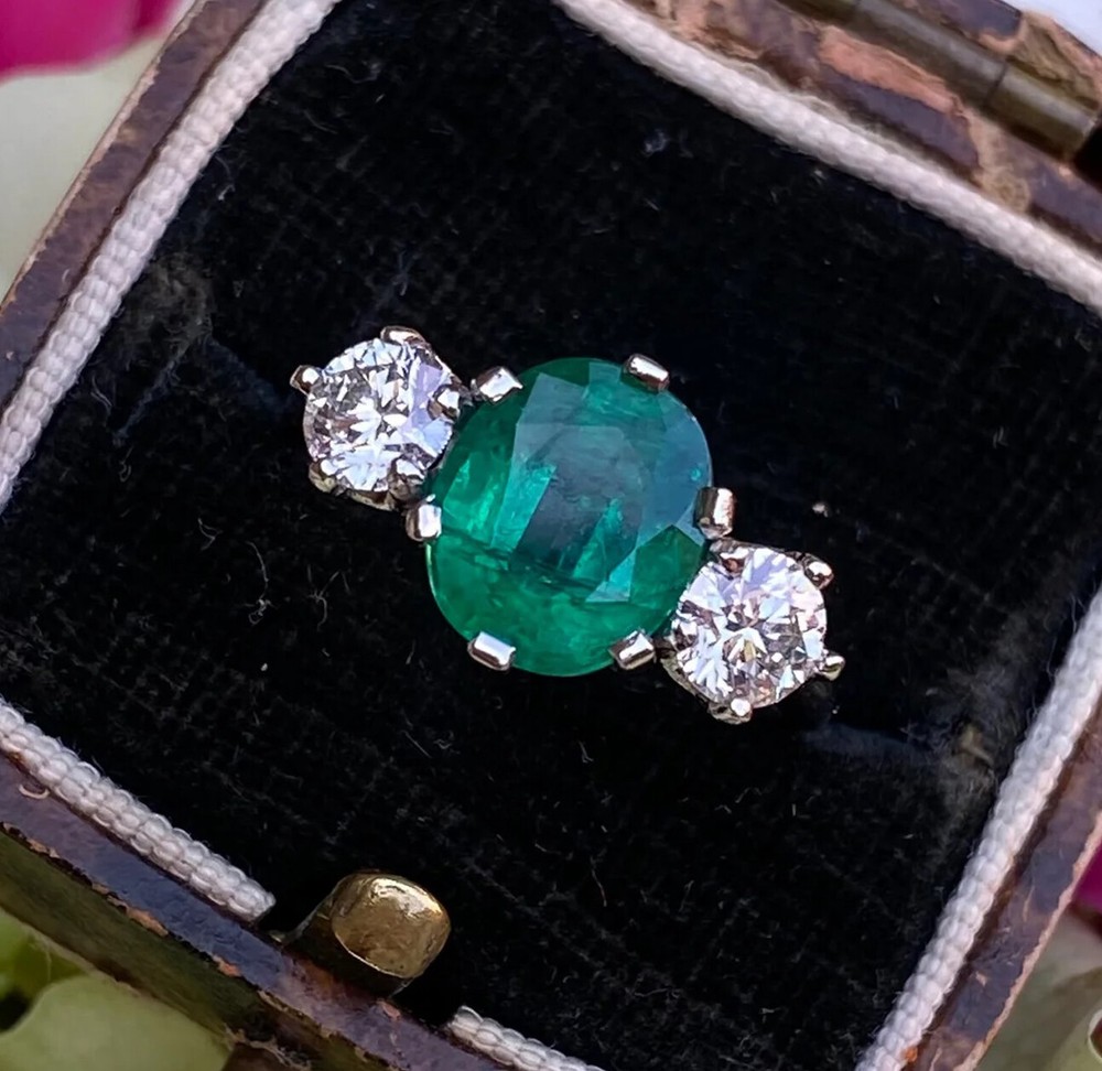 2.50 CT Green Oval Cut CZ Three Stone Art Deco Antique Style Ring In 925 Silver