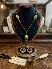 Signed Judy Lee 24″ Tassel Gold Flecked Beaded Necklace Clip On Earrings Set E10
