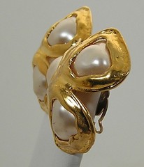 Rare Chanel 29 Made in Paris Freeform Baroque 3 Stone Gripoix Pearl Earrings