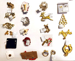 21 pc CHRISTMAS JEWELRY LOT BROOCH EARRINGS RHINESTONE GERRY’S, LIA, JJ, AVON +