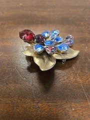 Vintage Red, Pink & Blue Rhinestones With Embossed Gold Leaves Brooch/pin