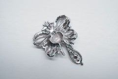 Vintage brooch Gablonz rhinestone bow silver-toned 6.5 cm.