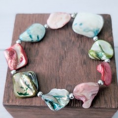 Vintage Stretch Bracelet Colorful Dyed Shell?