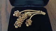 Vintage Gold Tone Flower Floral Brooch Pin