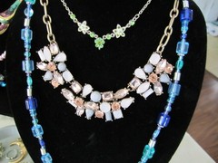 8# Vintage-Now 217pc Costume Jewelry Necklace Earrings Pins Bracelets Lot (Bb17