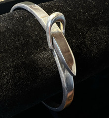 Vintage .925 Sterling Silver Buckle Hinged Bangle Bracelet 6.5” Mexico – Signed