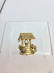 Vintage Wishing Well Brooch Movable Gold Tone 1.75″