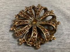 Vintage Liz Claiborne Goldtone Metal & Amber Rhinestone Bow Brooch Pin