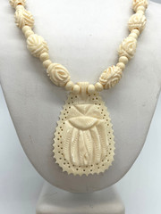 VTG Hand Carved Bovine Bone Floral pendant Roses beaded Necklace 22″ Boho