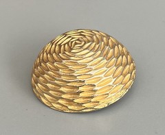 VTG Gold Tone Textured Domed Round 3-D Button Brooch Chunky 1.5”