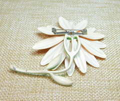 CLASSIC VINTAGE ORANGE / PEACH ENAMEL FLOWER DAISY METAL BROOCH ✨