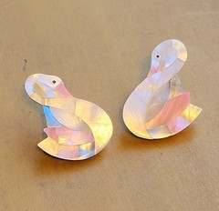 Inlaid Mother Of Pearl Swan Pendant 23in Beaded Necklace With Matching Earrings